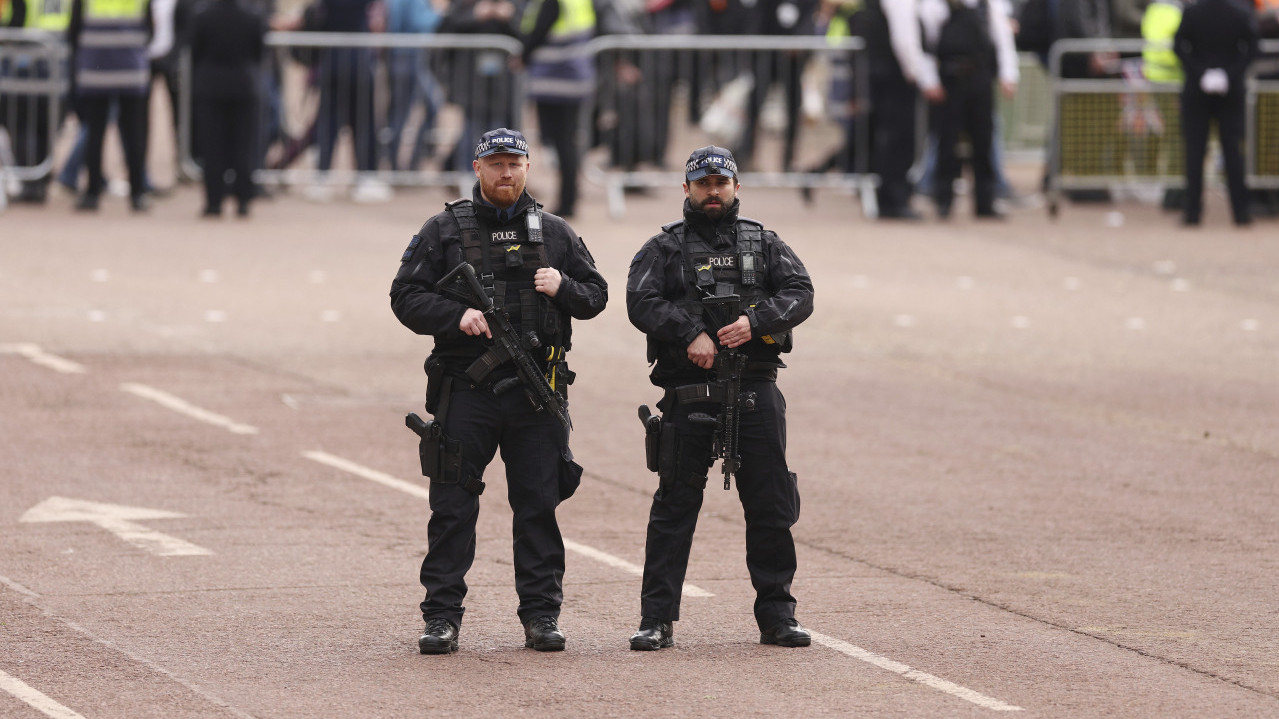 "NIJE MOJ KRALJ!" U Londonu uhapšen vođa antimonarhista FOTO