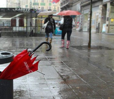 КАО ДА НИЈЕ ЛЕТО: Понесите кишобране - стигле нове падавине