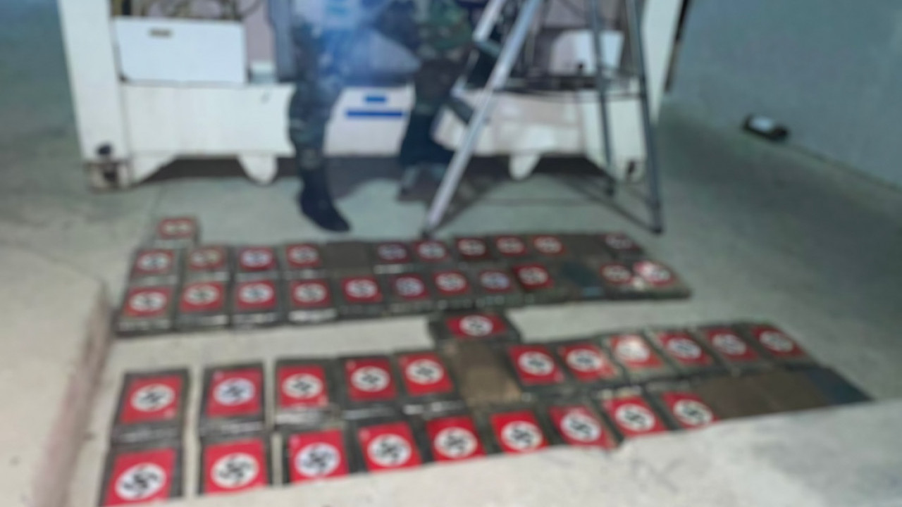 POLICIJA OSTALA U ŠOKU: Kokain u nacističkim zastavama