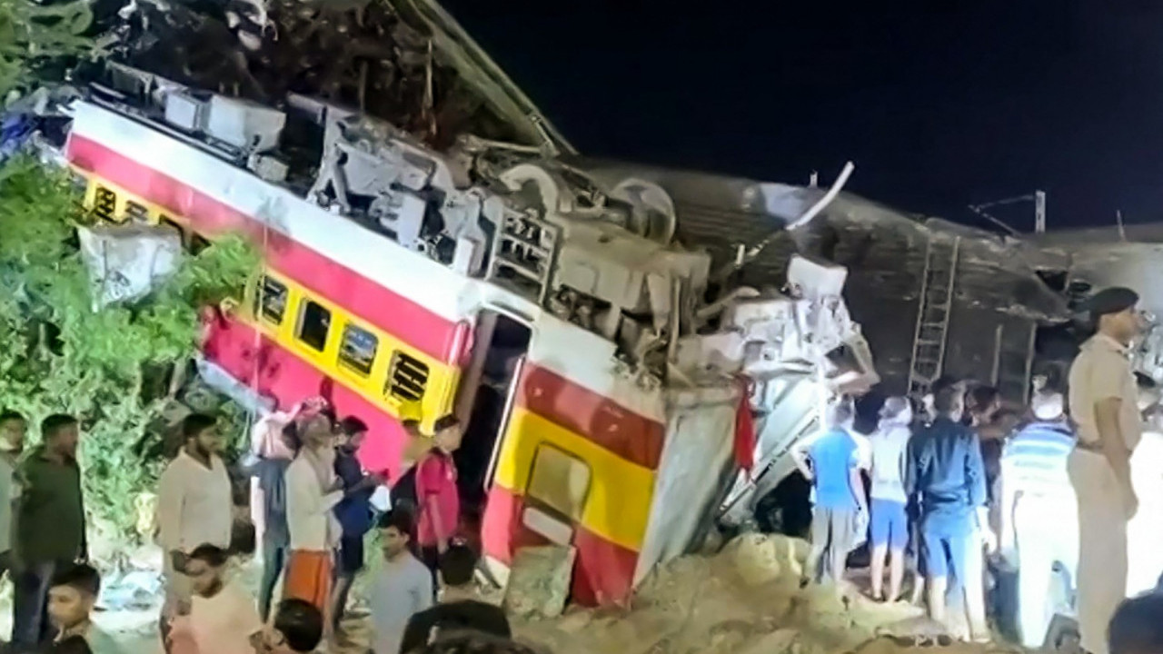 ЈЕЗИВА НЕСРЕЋА: Најмање 288 мртвих у судару возова у Индији