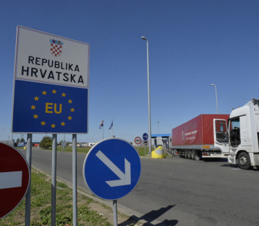 ШОК У МОТОРУ: Хрват ухваћен на граници, платио 12.000 евра