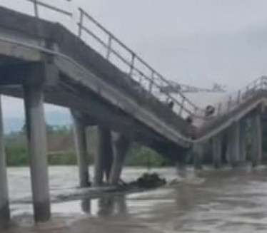 SRUŠIO SE MOST U ČAČKU: Incident prouzrokovala poplava VIDEO