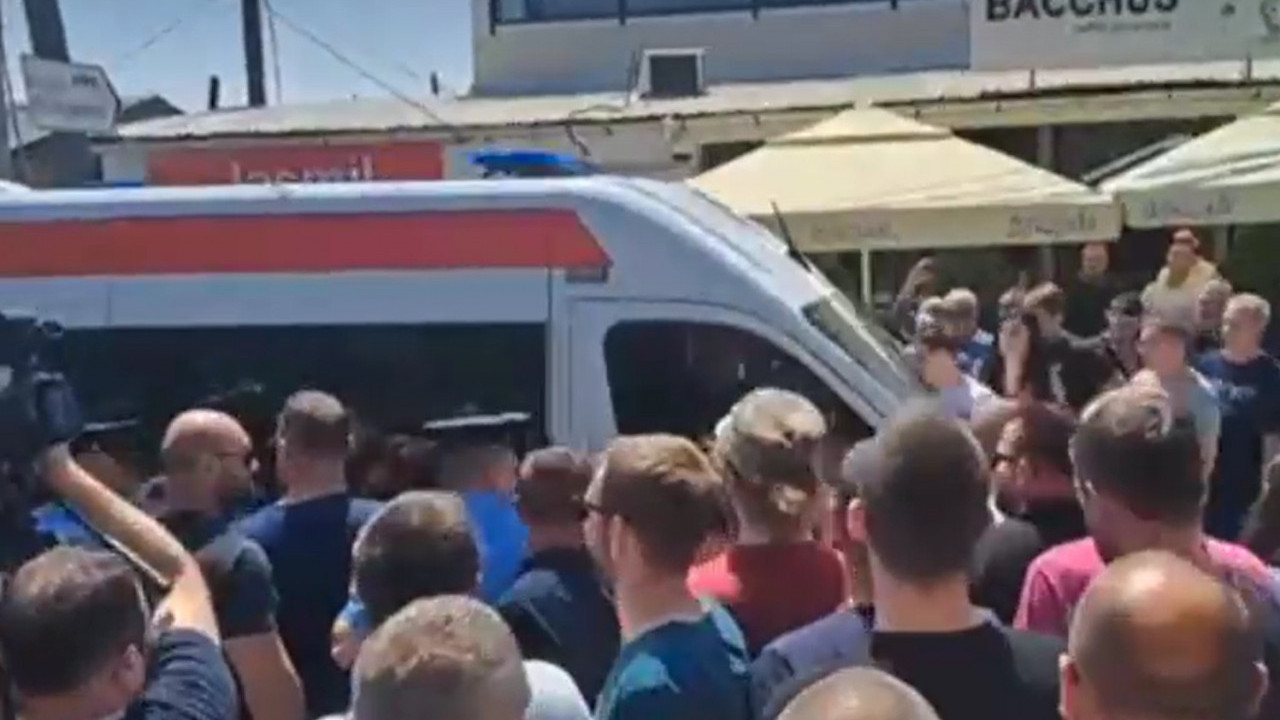 Албанац колима улетео у окупљене Србе у Грачаници