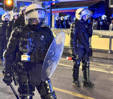SLEDI OPSADA PARIZA: Mobilisano 15.000 policajaca