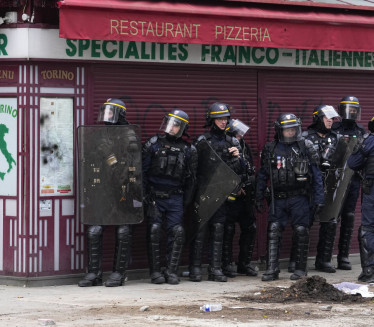 OŠTRA PRETNJA RODITELJIMA: Francuski protesti potresli državu