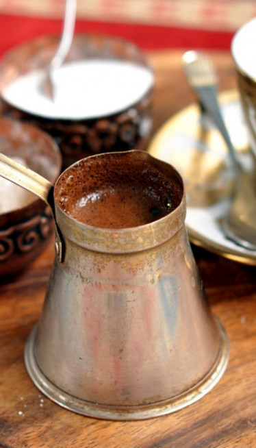 ПОТПУНО ДРУГАЧИЈИ УКУС: Шта Турци стављају у кафу?