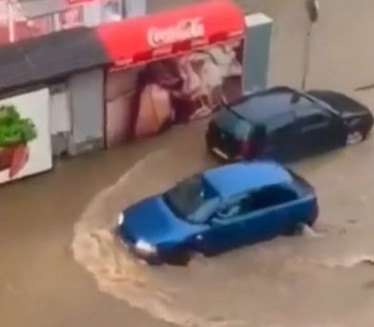 NEVREME U PRIBOJU: Saobraćajnice pod vodom (VIDEO)
