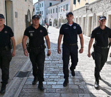 ПОЗОВИТЕ ОВЕ БРОЈЕВЕ: Српски полицајци на располагању у ЦГ