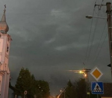 DRAMATIČNI SNIMCI: Superćelijska oluja u Srbiji