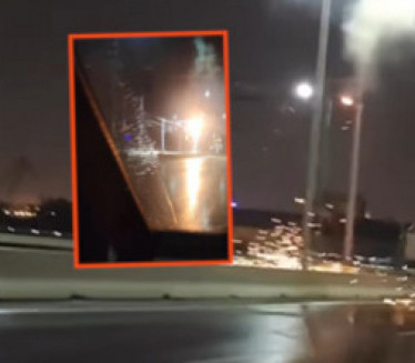 POSLE UDARA GROMA: Užarena bandera na Mostu na Adi
