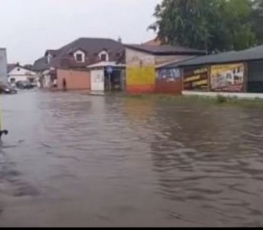 POTOP U SUBOTICI: Posle nevremena, ulice pod vodom (VIDEO)