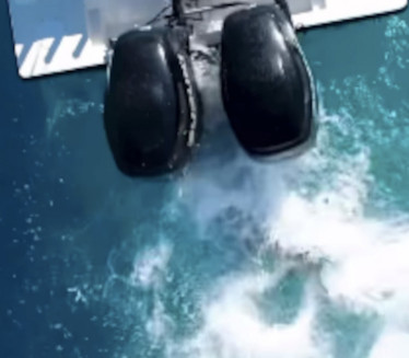 KAO DA JE ZEMLJOTRES: Ajkula napala ribarski brod (VIDEO)