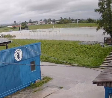 UŽAS U HRVATSKOJ: Sava za 3 minuta poplavila teren