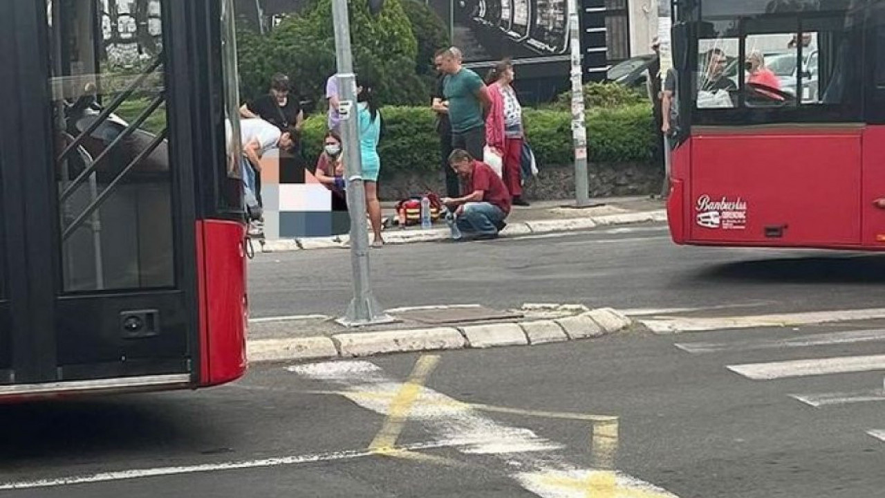 POZNATO STANJE DETETA: Devojčicu udario autobus u Beogradu