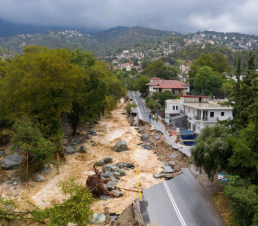 RASTE BROJ ŽRTAVA: Grčka nastavlja borbu protiv poplava