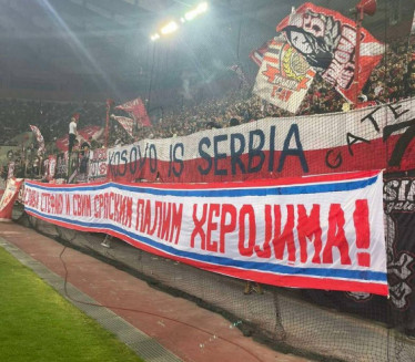 "SLAVA HEROJIMA" Navijači Olimpijakosa šalju podršku Srbima