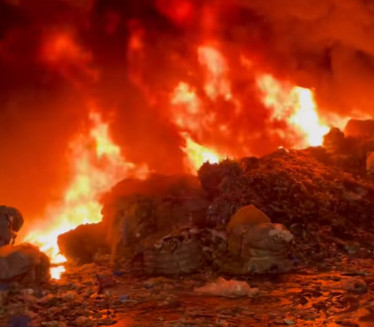 АПОКАЛИПТИЧНЕ СЦЕНЕ ИЗ РЕГИОНА: Ватра гута фабрику у Осијеку