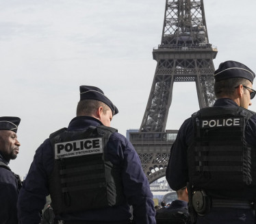 UŽAS U PARIZU: Umro dečak koji je pretučen u školi