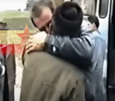 Najtužniji snimak iz bivše Juge - zagrljaj Srba i muslimana