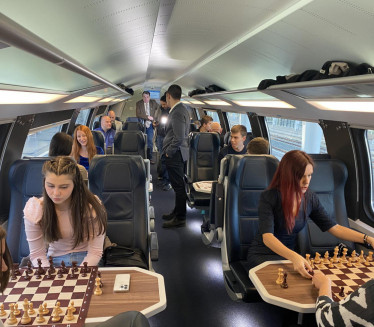 РЕМИ У СОКОЛУ: Најбржи шах у најбржем возу