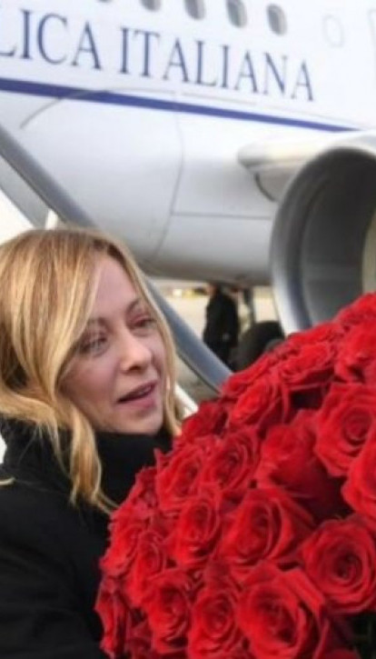 Вучић са цвећем дочекао Ђорђу Мелони на аеродрому