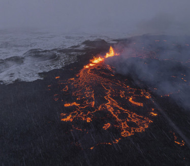УГРОЖЕН ЧИТАВ ГРАД: Нова ерупција вулкана на Исланду