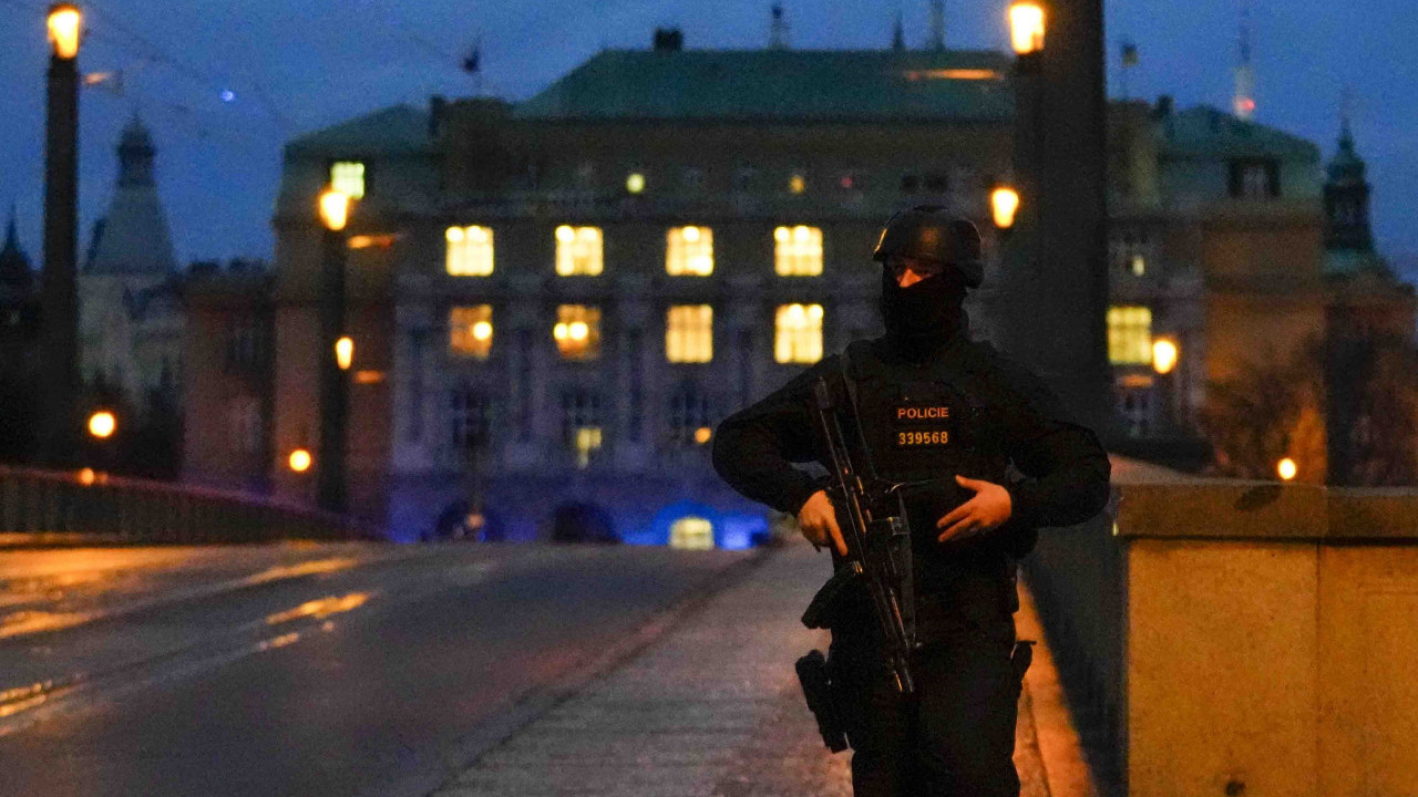 DRAMA U PRAGU: Policija opkolila kuću masovnog ubice