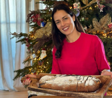 МИРИШЕ КУЋА: Ана спремила колач за католички Божић (ФОТО)