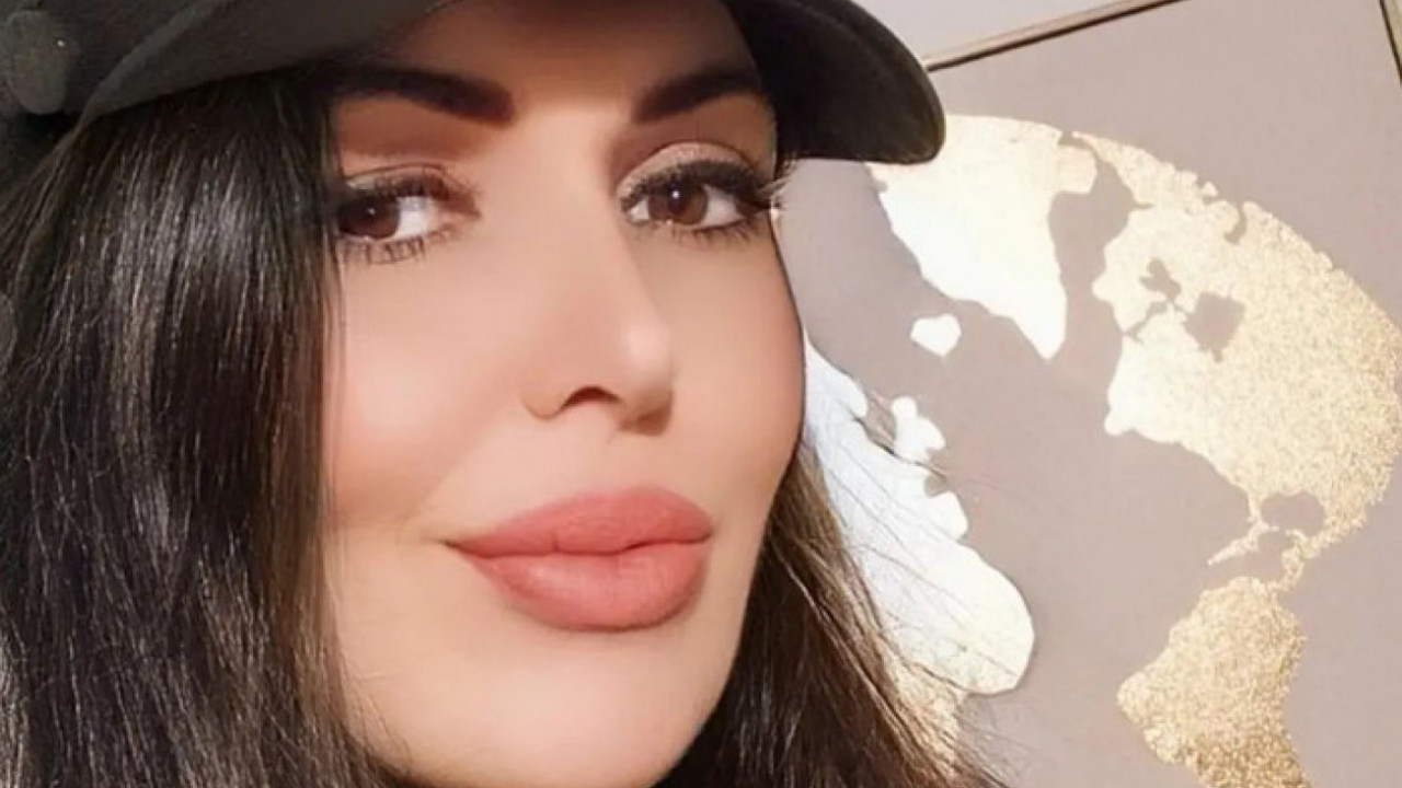 PRAVILA GRIMASE: Naša pevačica ometala albansku novinarku