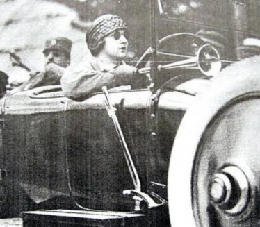 НАРОД ЈЕ ОБОЖАВАО: Прва жена која је у Србији возила ауто