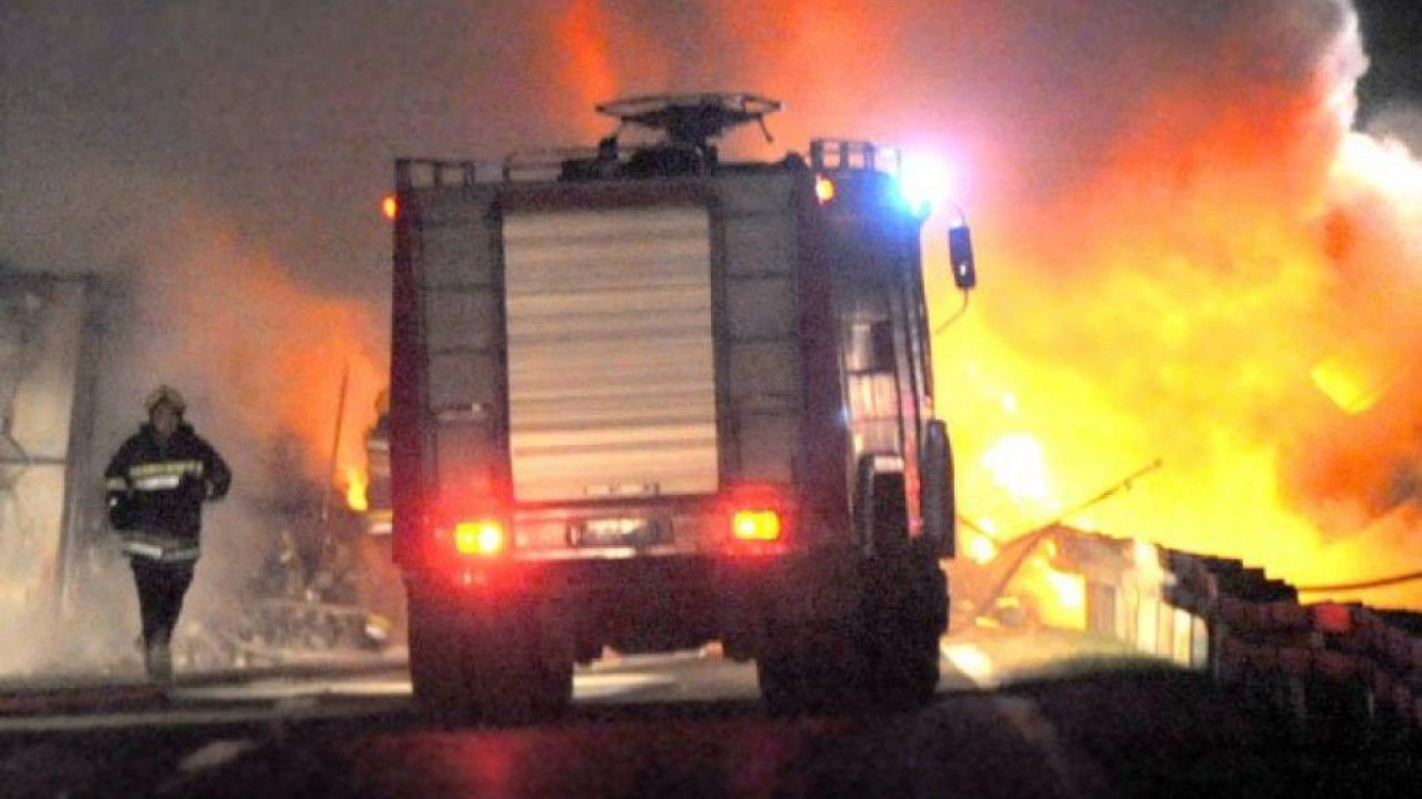 POŽAR U ČAČKU: Veliki broj vatrogasaca na terenu