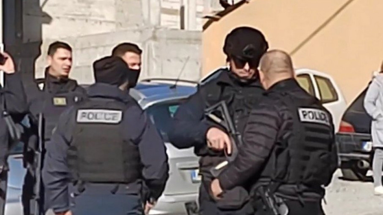 DRAMA U GORAŽDEVACU: Policija pretresa objekat Pošte Srbije