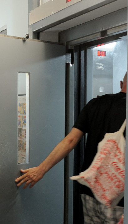 МРЕЖЕ БРУЈЕ: Најчуднији лифт у БГ-у! Чему то служи? (ФОТО)