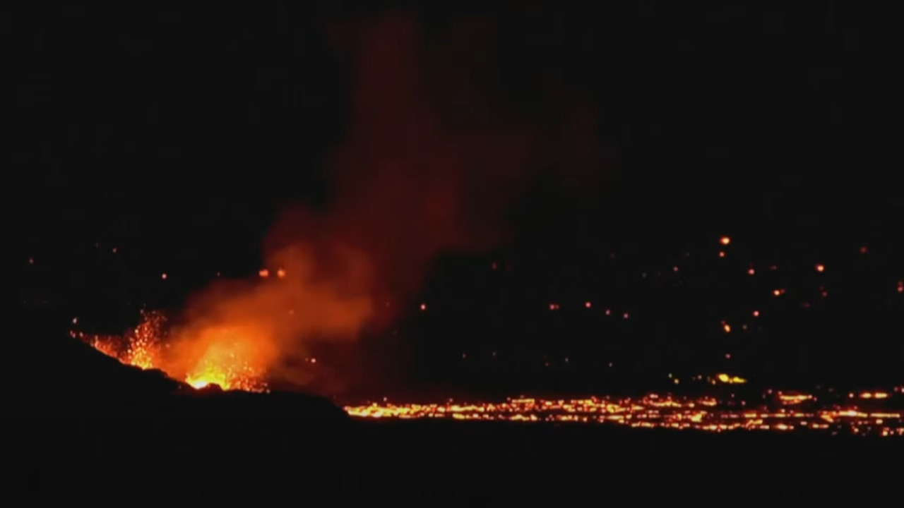 HAOS NA ISLANDU: Lava prštala 80 metara uvis