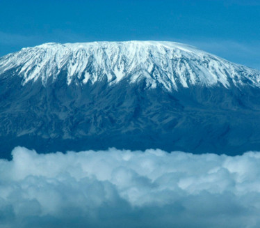 ZBOG DEDINE SMRTI: Osvojio Kilimandžaro hodajući unazad