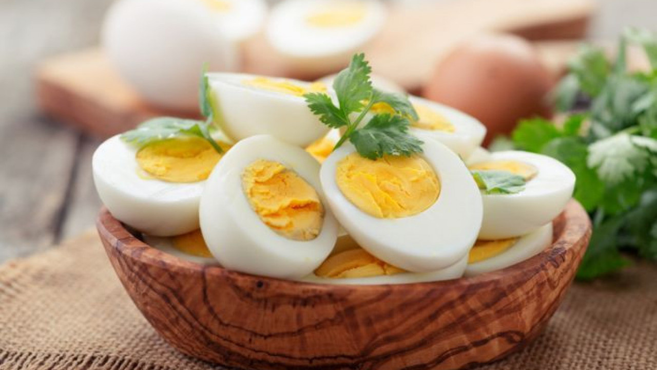 ЗЕЛЕНО ОКО КУВАНОГ ЖУМАНЦЕТА: Да ли треба јести такво јаје