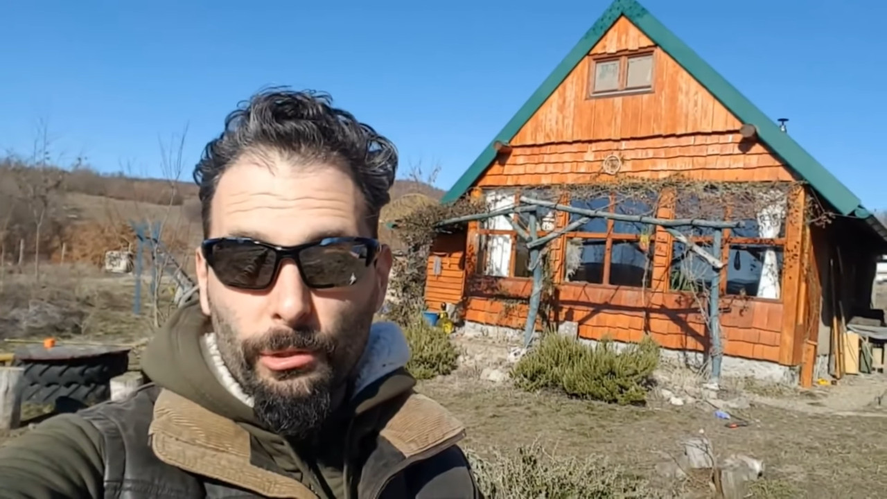 Srbin napravio kuću od slame - evo šta se zbilo posle 5 leta