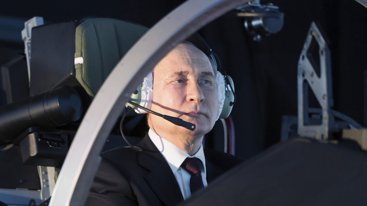 PUTIN OPET ZA KORMILOM Ruski predsednik u ulozi pilota lovca