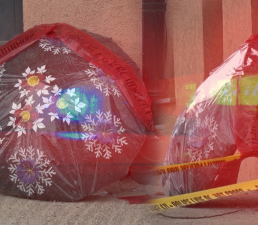 ПУЦАЊАВА НА КиМ: На српску кућу постављени венци са цвећем