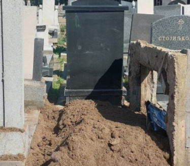 GROB BEZ OBELEŽJA Detalji sahrane oca koji je skočio sa ženom