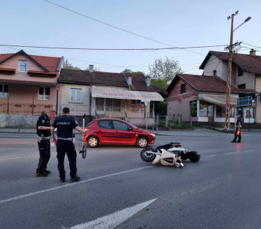 AUTO I MOTOCIKL: Saobraćajna nesreća u Loznici