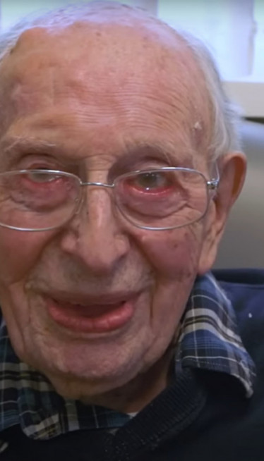 ИМА 111 ГОДИНА: Три савета најстаријег човека на свету