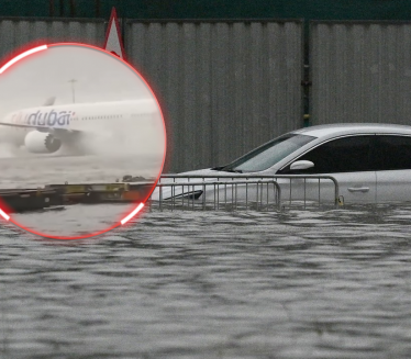 АПОКАЛИПТИЧНЕ СЦЕНЕ: Авиони пливају пистом - Дубаи поплављен